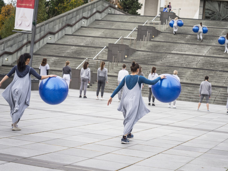 Lisi Perry: Equilibrium